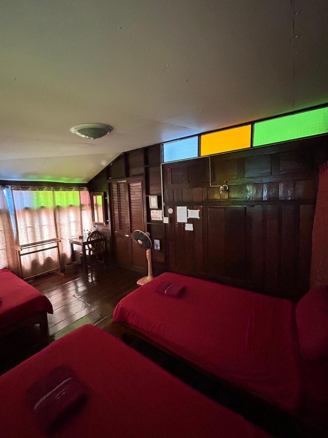 Baan Are Gong Riverside Homestay Аюттхая Екстер'єр фото