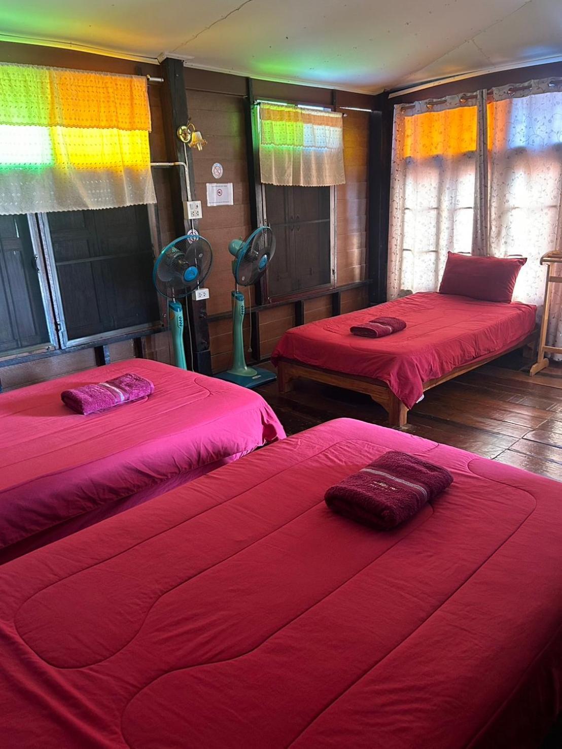 Baan Are Gong Riverside Homestay Аюттхая Екстер'єр фото