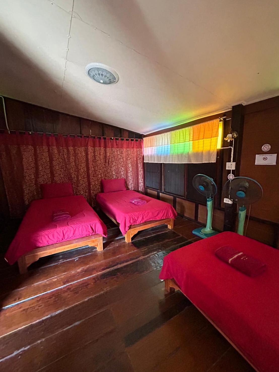 Baan Are Gong Riverside Homestay Аюттхая Екстер'єр фото