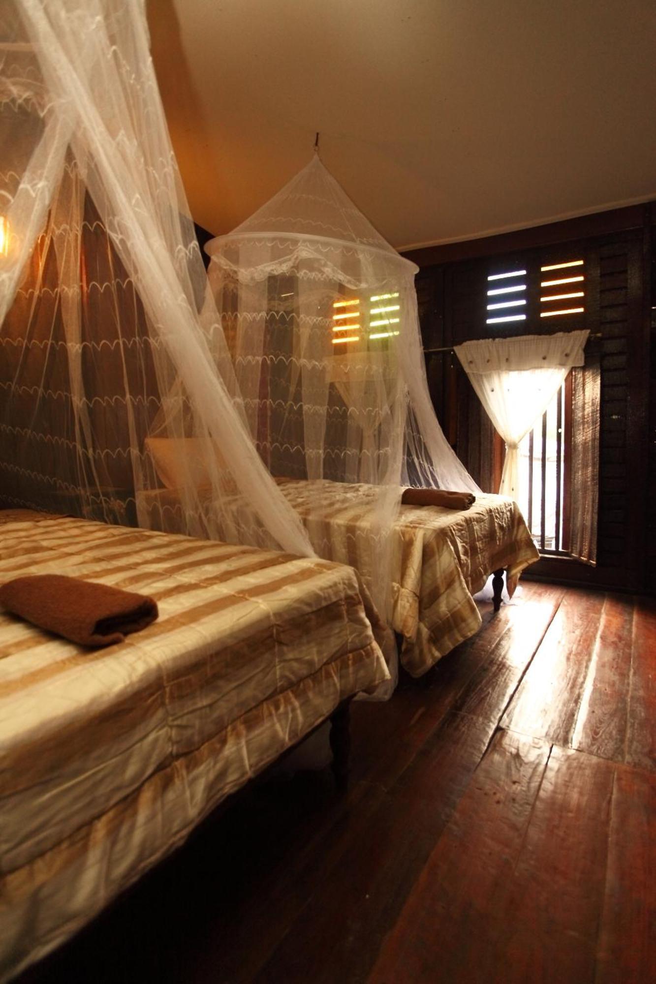 Baan Are Gong Riverside Homestay Аюттхая Екстер'єр фото