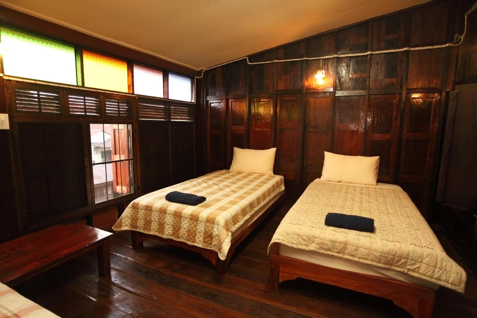 Baan Are Gong Riverside Homestay Аюттхая Екстер'єр фото