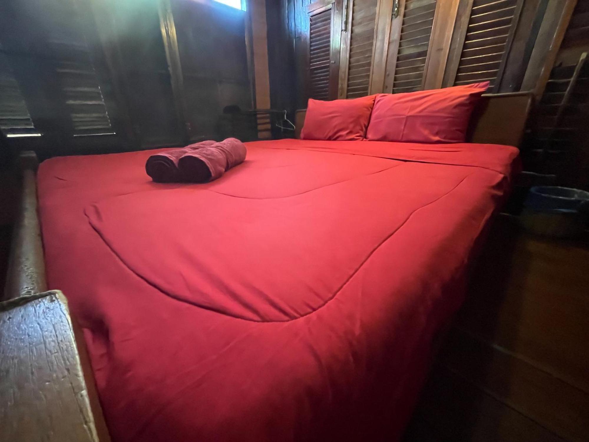 Baan Are Gong Riverside Homestay Аюттхая Екстер'єр фото