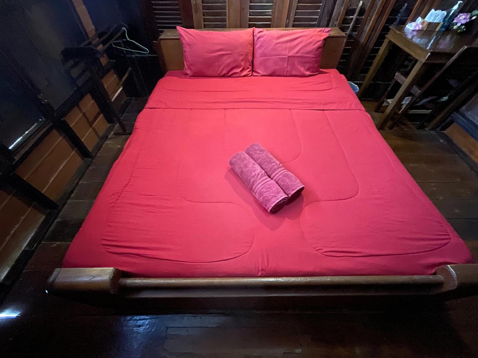 Baan Are Gong Riverside Homestay Аюттхая Екстер'єр фото
