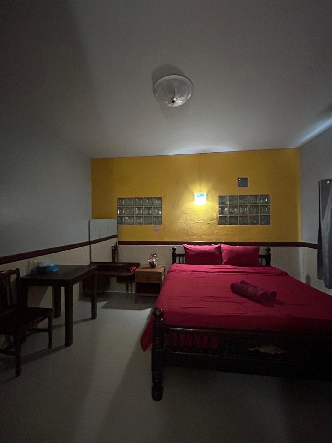 Baan Are Gong Riverside Homestay Аюттхая Екстер'єр фото