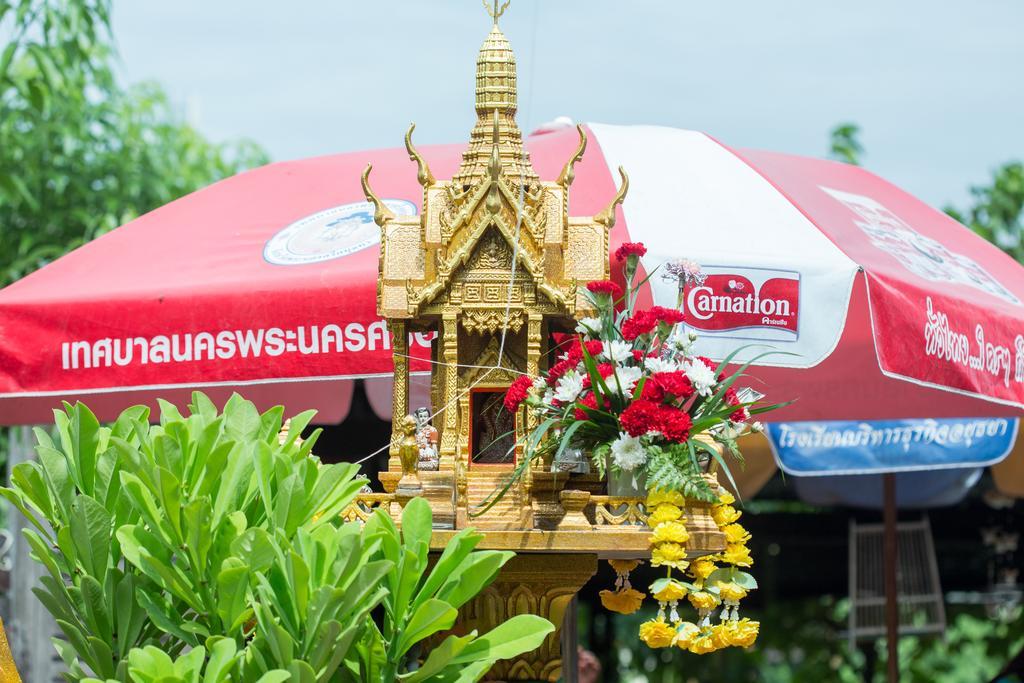Baan Are Gong Riverside Homestay Аюттхая Екстер'єр фото